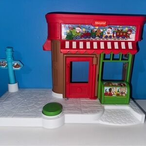 Fisher-Price Holiday Playset Shop - Red/Green Kids Toy little people
